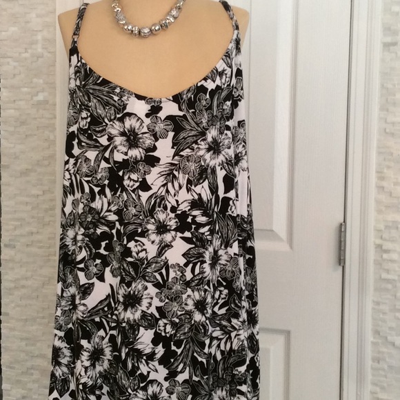 torrid Tops - TORRID B/W FLOWERED STRETCH CAMISOLE